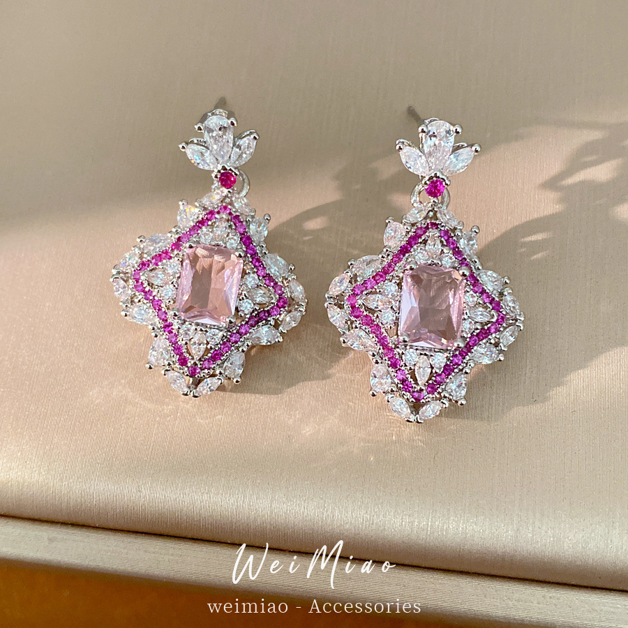 Agujas de plata de diamante cuadrado diamante pernos de aretes de temperamento dulce aretes de aretes de lujo ligero de alta calidad conjunto de joyas exquisitas