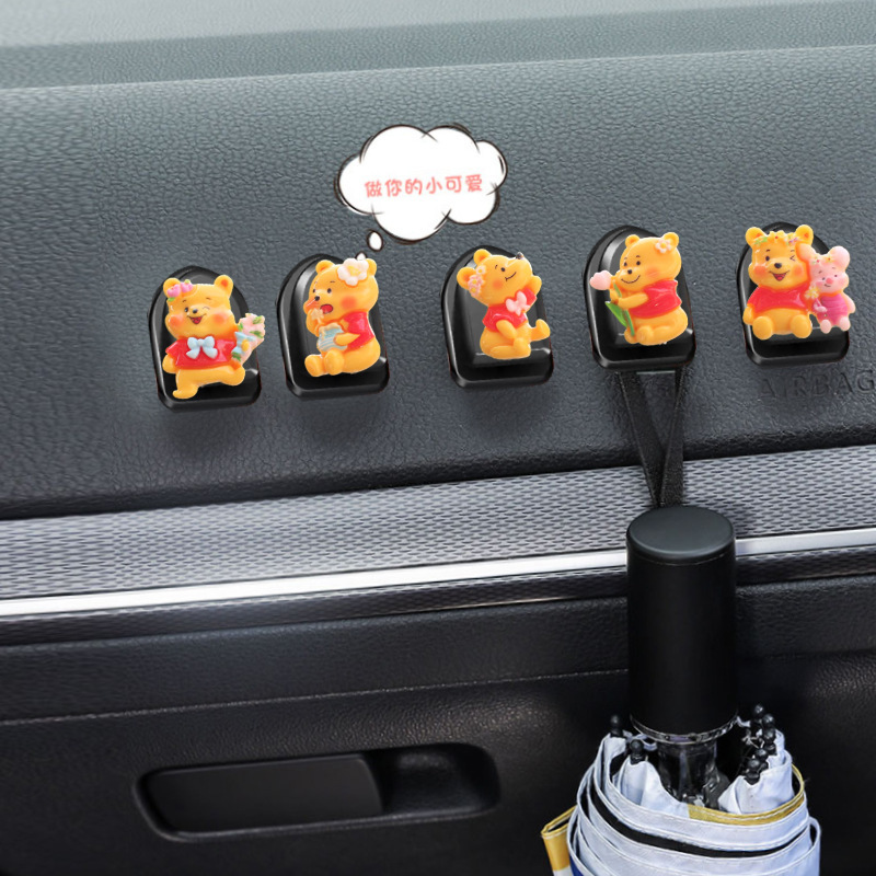 Nueva decoración de coche de oso amarillo lindo de dibujos animados coche consola central de navegación decoración de pantalla sacudiendo la cabeza gancho pegajoso