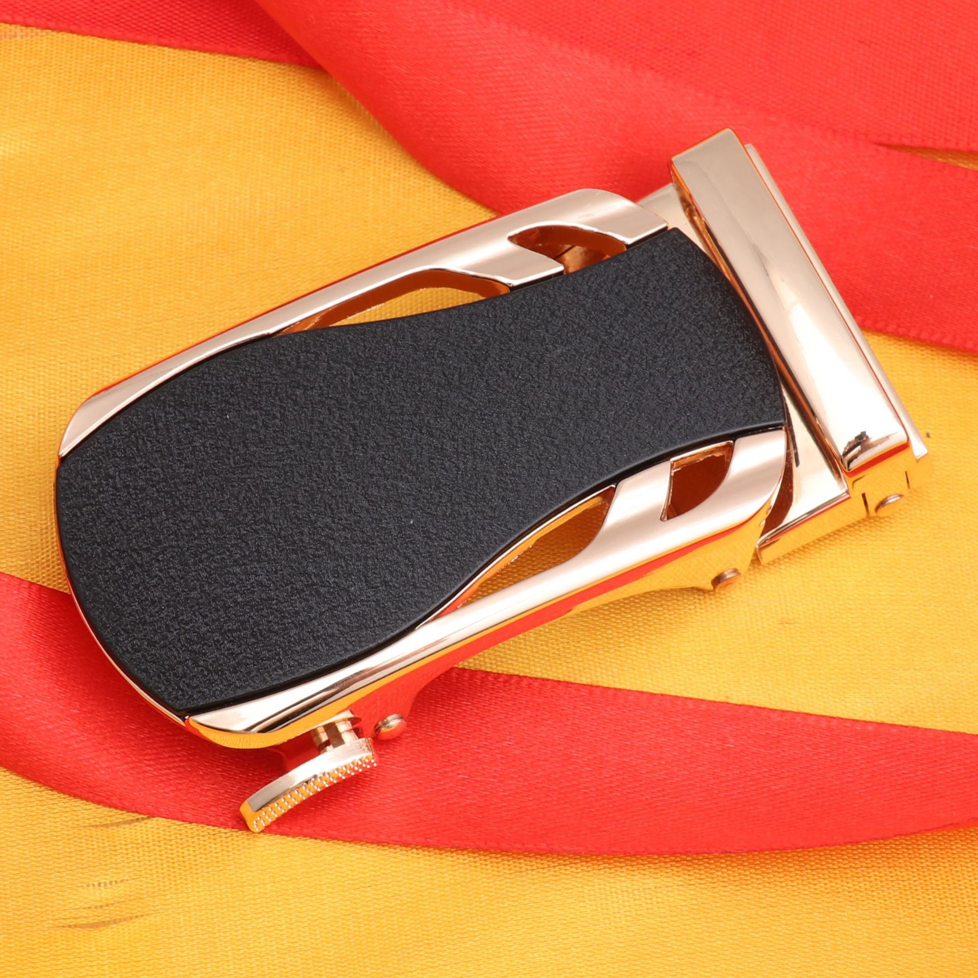 Hongsheng fábrica 4,0 primavera cinturón hebilla automática hebilla esmerilado hebilla de cinturón de los hombres Aleación de superficie negra hebilla de dos piezas