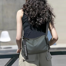 包包2025新款女包布包秋冬百搭圆筒包HOBO包波士顿单肩斜挎包男