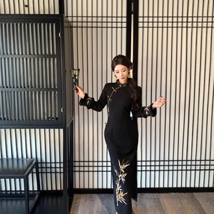 ��ɫ���۸߶�����ʽ�ճ�2025�¿���ӽq�Ӻ�͹ŵ������B��ȹŮ