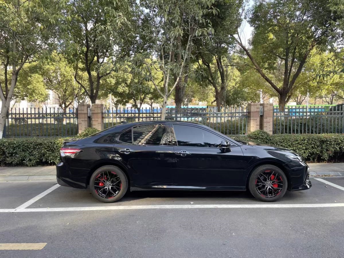 Suitable for Toyota Camry/Reiz/Asian Dragon/Crown/Highlander, specially modified aluminum alloy brake calipers