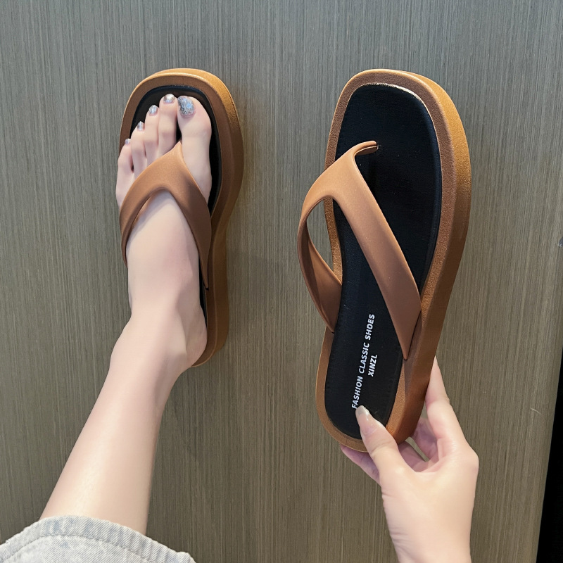 Fashionable summer non-slip comfortable women's slippers flat