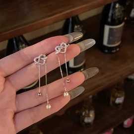 项链;耳钉;手链