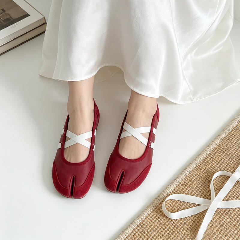 Women's split-toe flat ballet shoes, 2026 autumn new model, soft leather Mary Jane shoes, French retro shallow-cut granny shoes Women's split-toe flat ballet shoes, 2026 autumn new model, soft leather Mary Jane shoes, French retro shallow-cut granny shoes