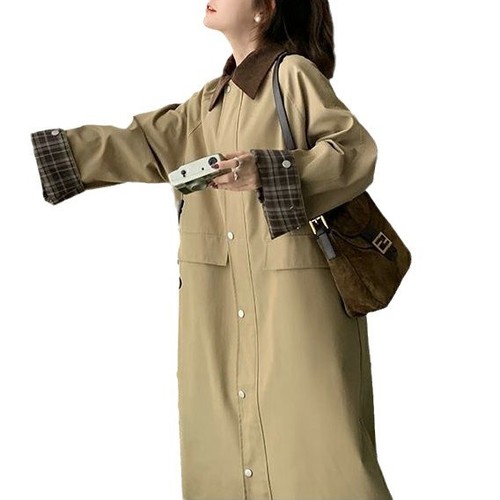 Hepburn-style trench coat, trendy this year for petite figures, British casual fashion, long coat