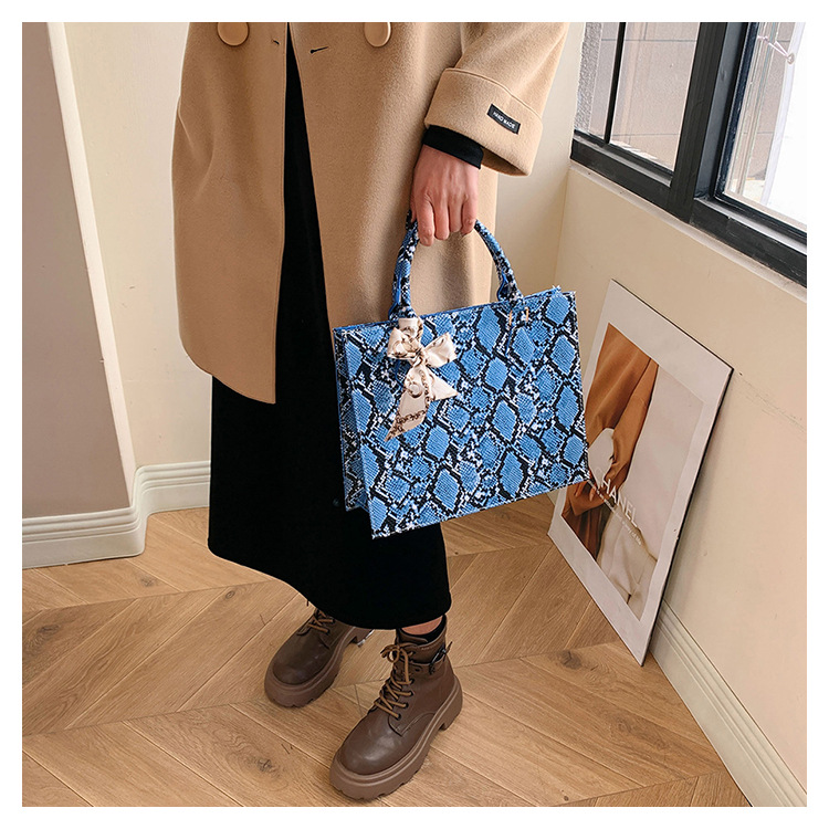 Sciarpa di seta alla moda in pelle di serpente, borsa da donna alla moda e personalizzata, nuova elegante borsa a mano di grande capacità del 2024_voghion.com