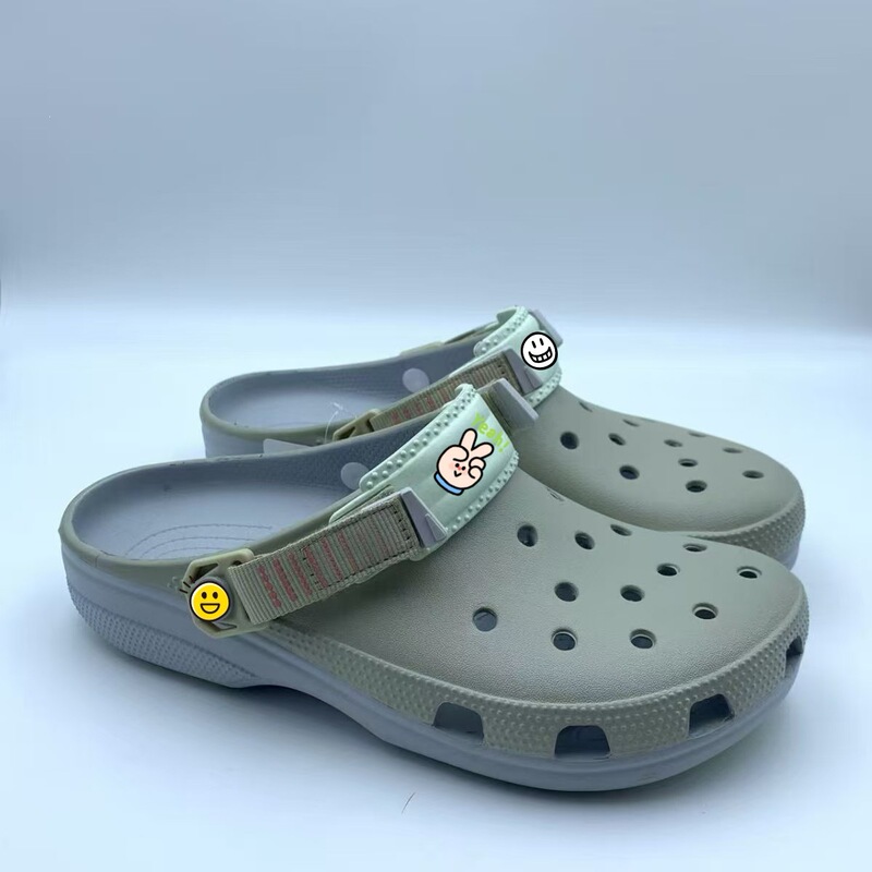 Kajia's new model of leopard print flat perforated clogs, slippers, sandals, outdoor beach shoes, casual versatile comfortable shoes, wholesale and dropshipping
