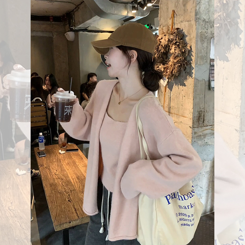 小香风粉色配吊带两件套软糯毛衣女早秋季设计感短款针织开衫上衣|undefined