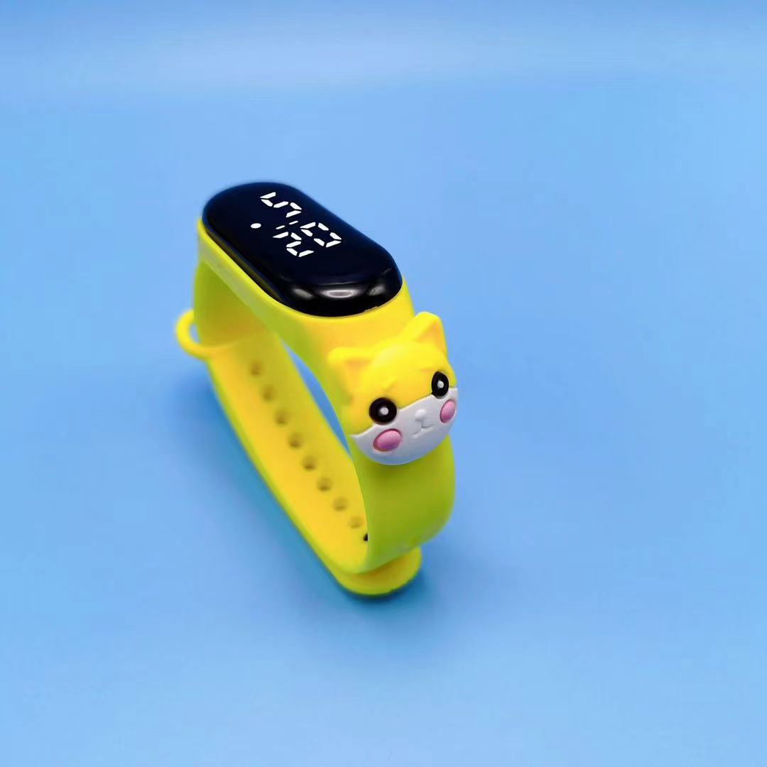 Reloj de muñeca Reloj electrónico de anime Crayon Shin-chan Reloj de escuela primaria de jardín de infantes led a prueba de agua