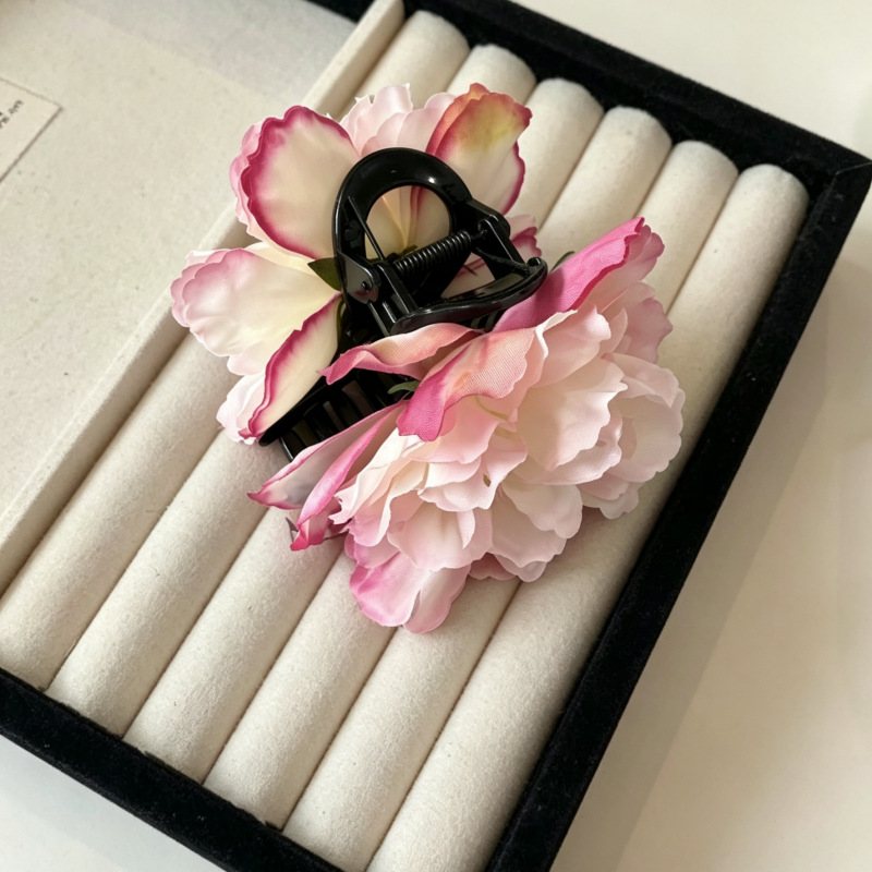 흰색 보라색 꽃 그리퍼