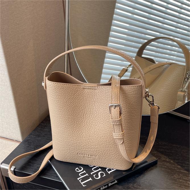 Bolsa de mano con estampado de litchi de alta calidad, dama, 2024 primavera y verano, nueva bolsa de hombro universal, diseño simple, bolsa de cubo