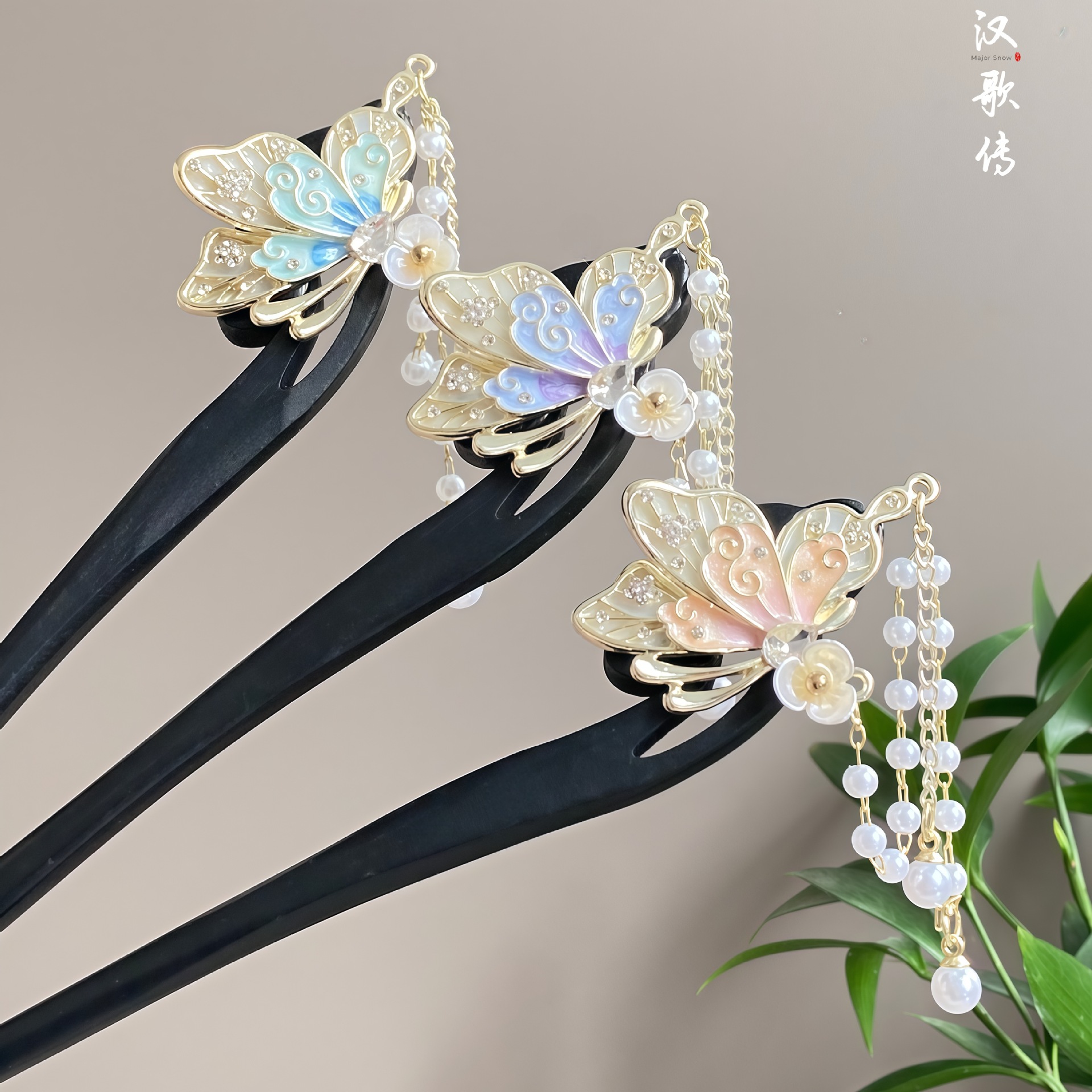 Ancient-Style Butterfly Pearl Tassel Wooden Hairpin, New Chinese-Style Elegant and High-End Hairpin for Daily Wear with Hanfu and Qipao Hairstyles