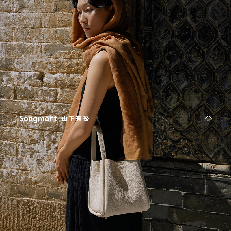 Song Medium Vegetable Basket Designer Top Grain Cowhide Large Capacity Luxury Commuter Handheld Bucket Bag - Thumbnail 3