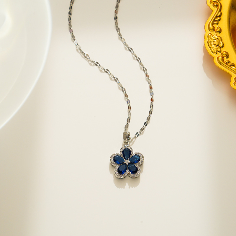 Elegant Flower Titanium Steel Inlay Zircon Pendant Necklace display picture 3