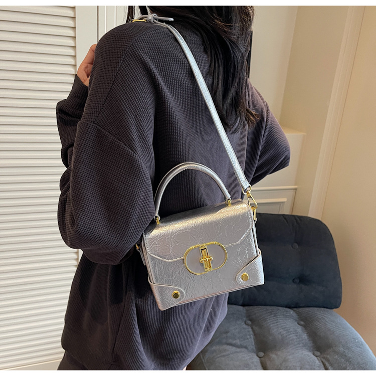 This year, the trendy square box bag for women in 2025 is a new, fashionable, versatile and high-quality single-shoulder crossbody bag undefined
