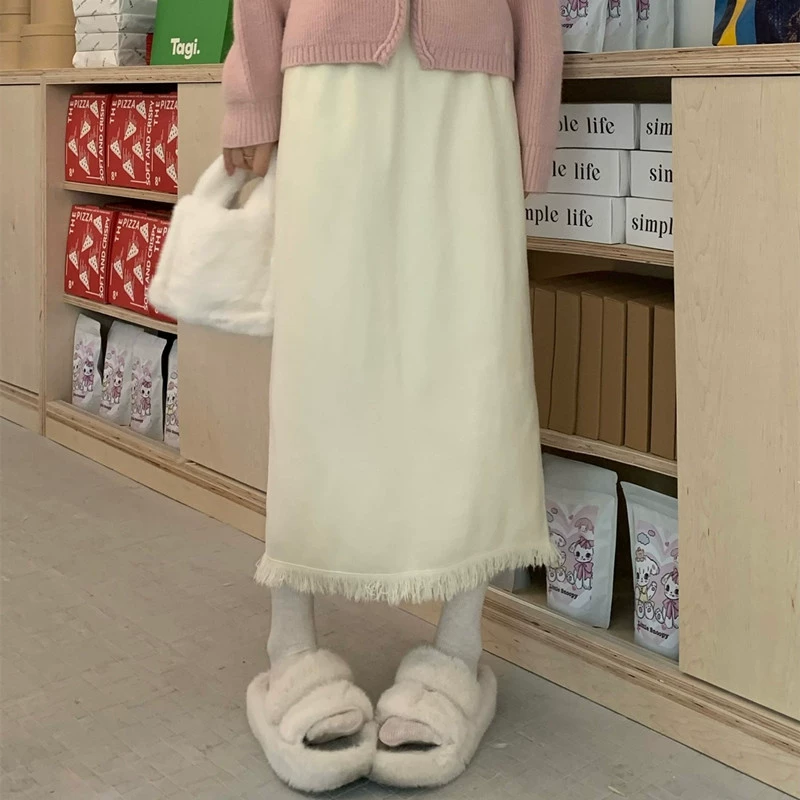 2023 Осенне-зимняя новая вязаная юбка средней длины с кисточками в Корейском стиле с дизайном и кисточками, приталенная юбка-силуэта для женщин
