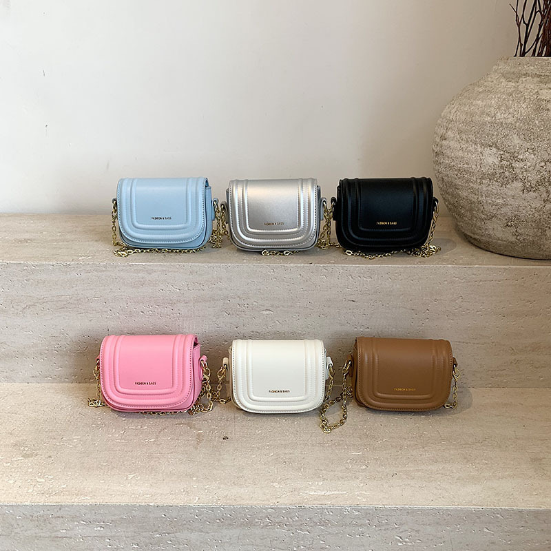Bolsa de hombro de la cadena de moda coreana para niñas de color sólido mini mochila para bebés 2025 nuevo bolso para niños de comercio exterior