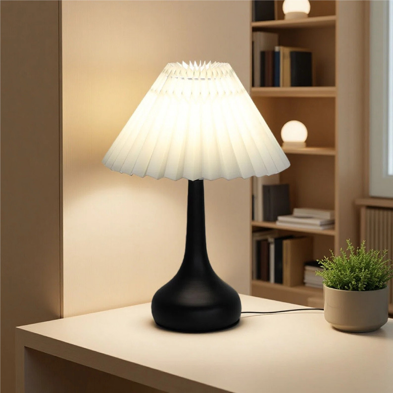 Nordic Retro Pleated Table Lamp, High-End Bedroom Bedside Lamp, Dormitory Desk, Study Room, Home Decoration Atmosphere Lamp