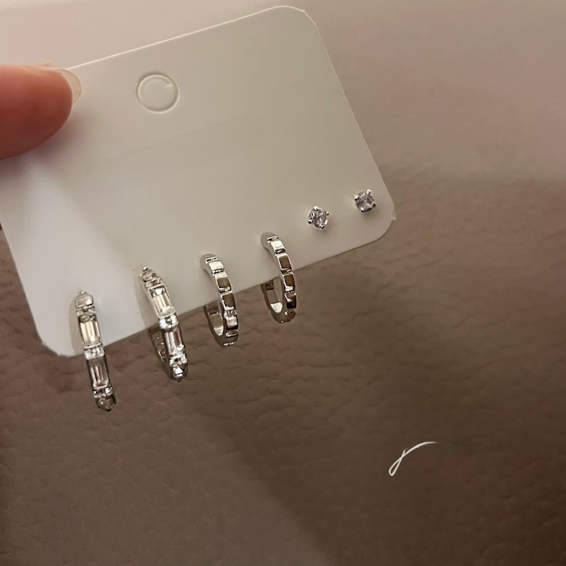 Earrings with zircon