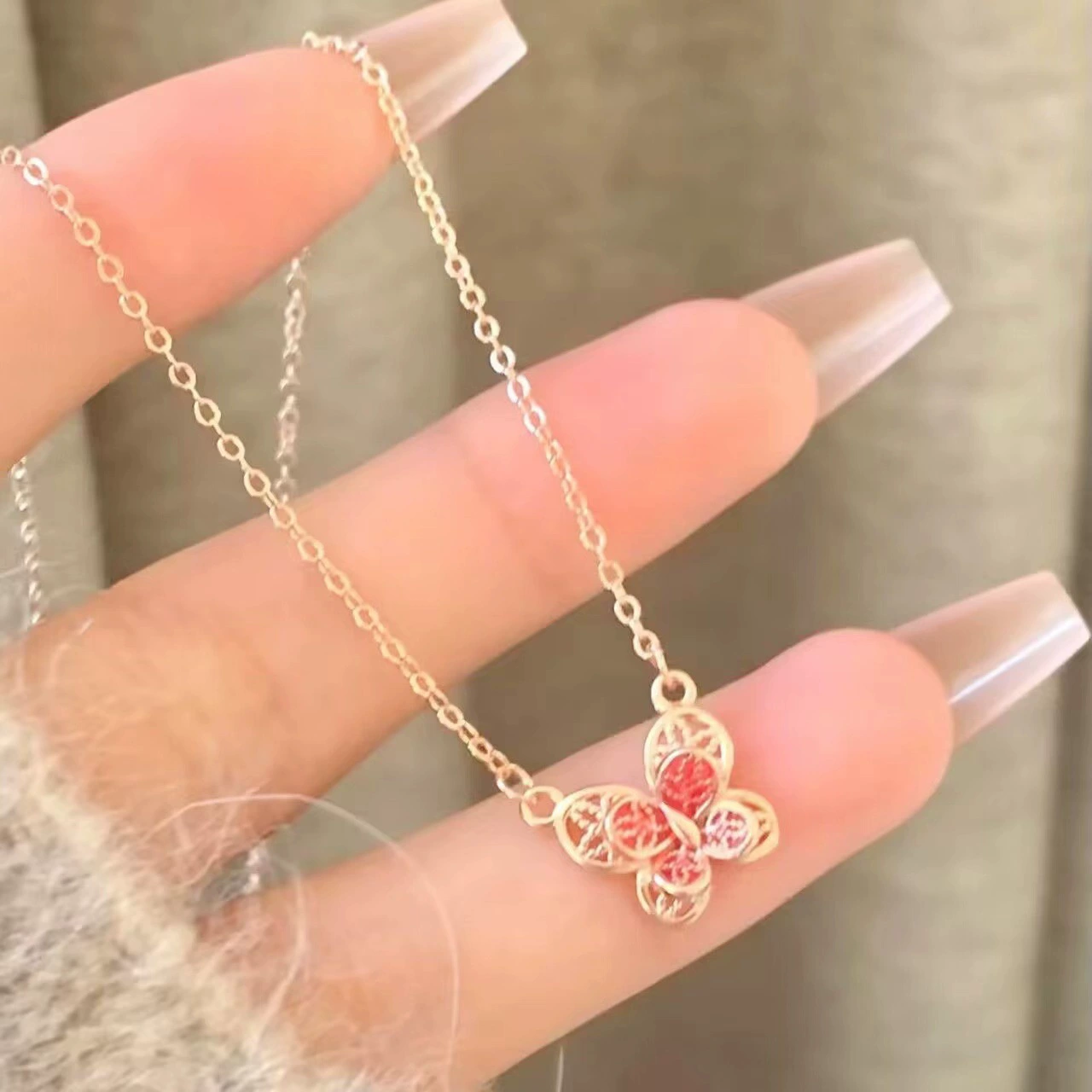 Шелковое ожерелье с бабочкой в студенческой нише, легкая Роскошная Высококачественная универсальная дизайнерская подвеска на ключицу темперамента, женская