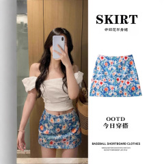 新しい中国風の花柄ショートスカートスーツ女性のための夏 2025 新しい小さなスカートドーパミン美しいヒップカバースカート