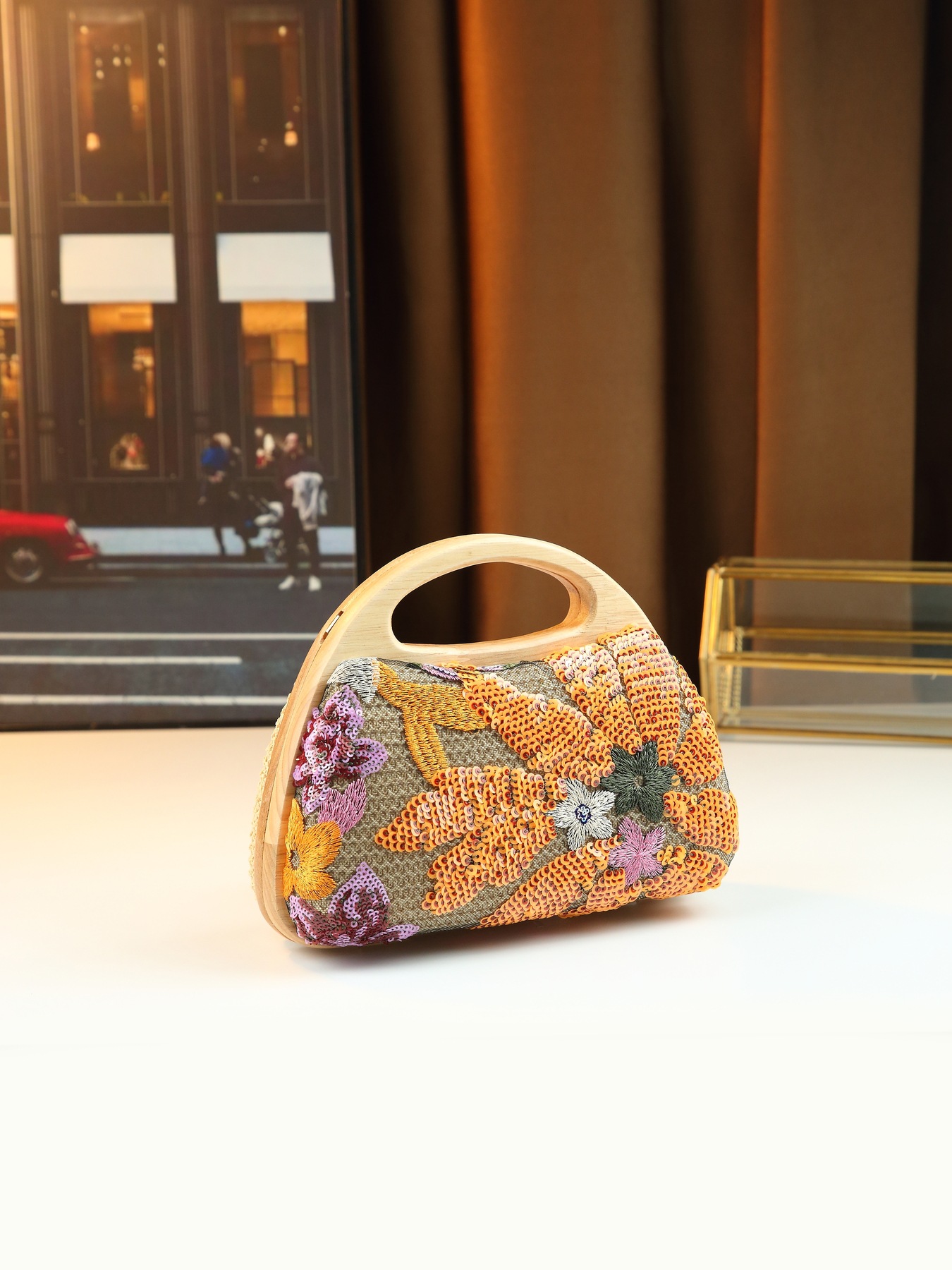 Elegant damväska i linne med paljetter och broderier_voghion.com