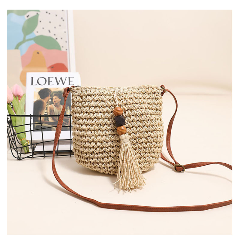 Women's Medium Straw Solid Color Vacation Beach Tassel Weave Zipper Straw Bag display picture 2