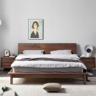 �ں���ľ����ľԭľ�p�˴�1.8��1.5��������ȫ��ľ���W��ϵ�Ҿ�