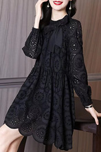 春秋新款复古重工刺绣大码宽松减龄遮肚显瘦蕾丝连衣裙