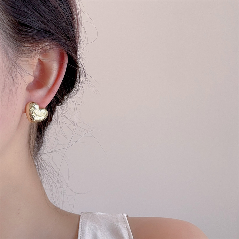Heart Shape Pattern 1 Pair Sweet Classic Style Heart Shape Plating Alloy Ear Studs
