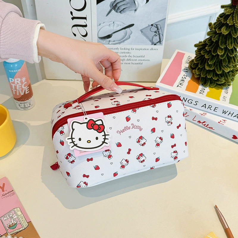 Косметичка Sanrio стеганая с синтепоном-наполнением, просторная дорожная организация, рисунки с героями