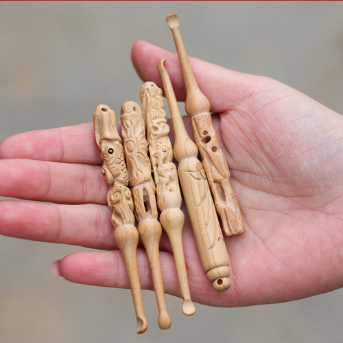 Black sandalwood carved ear scoop, peach wood ear scoop, children's ear scoop, adult ear picking tool
