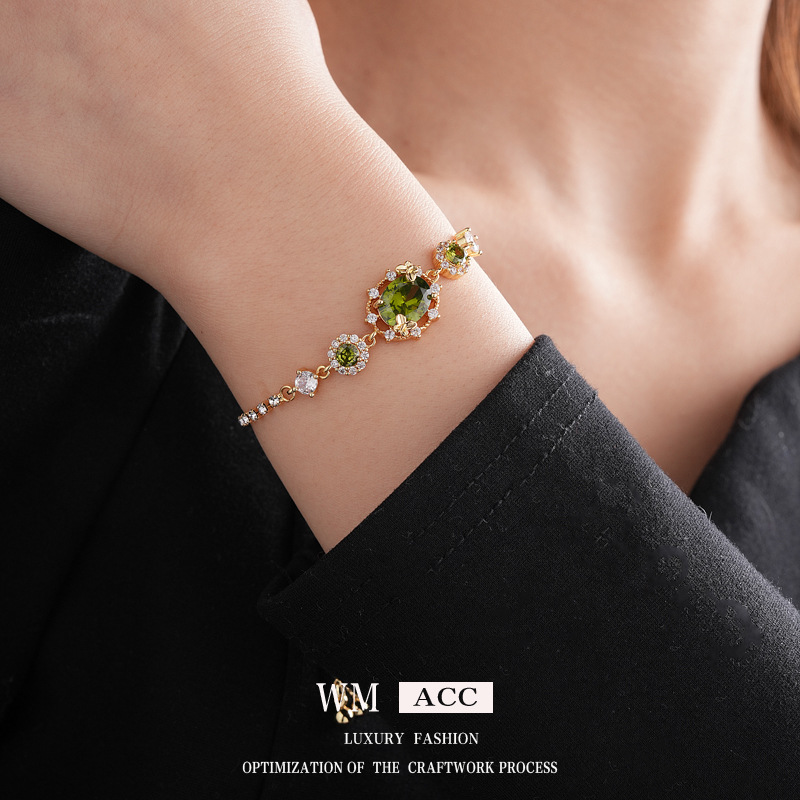 Pulsera de mariposa ovalada de diamantes de galvanoplastia de oro real Pulsera ajustable de estilo de palacio de lujo ligero Pulsera de moda de alta calidad para mujer