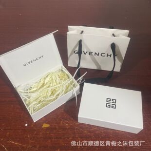 �o��ҿڼtС���w�з۽z�q��ɫ�Y������С�Y�а��b�����������