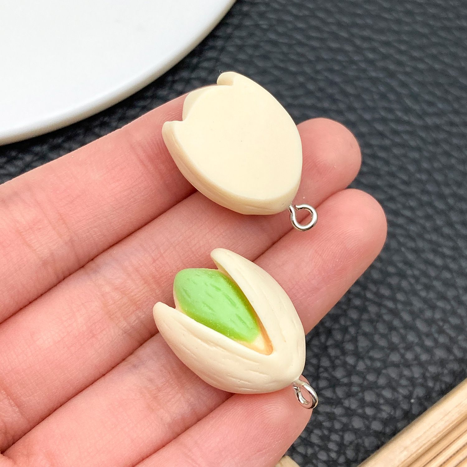 23898-H-绿色树脂蔬菜系列开心果25x16x11.5m