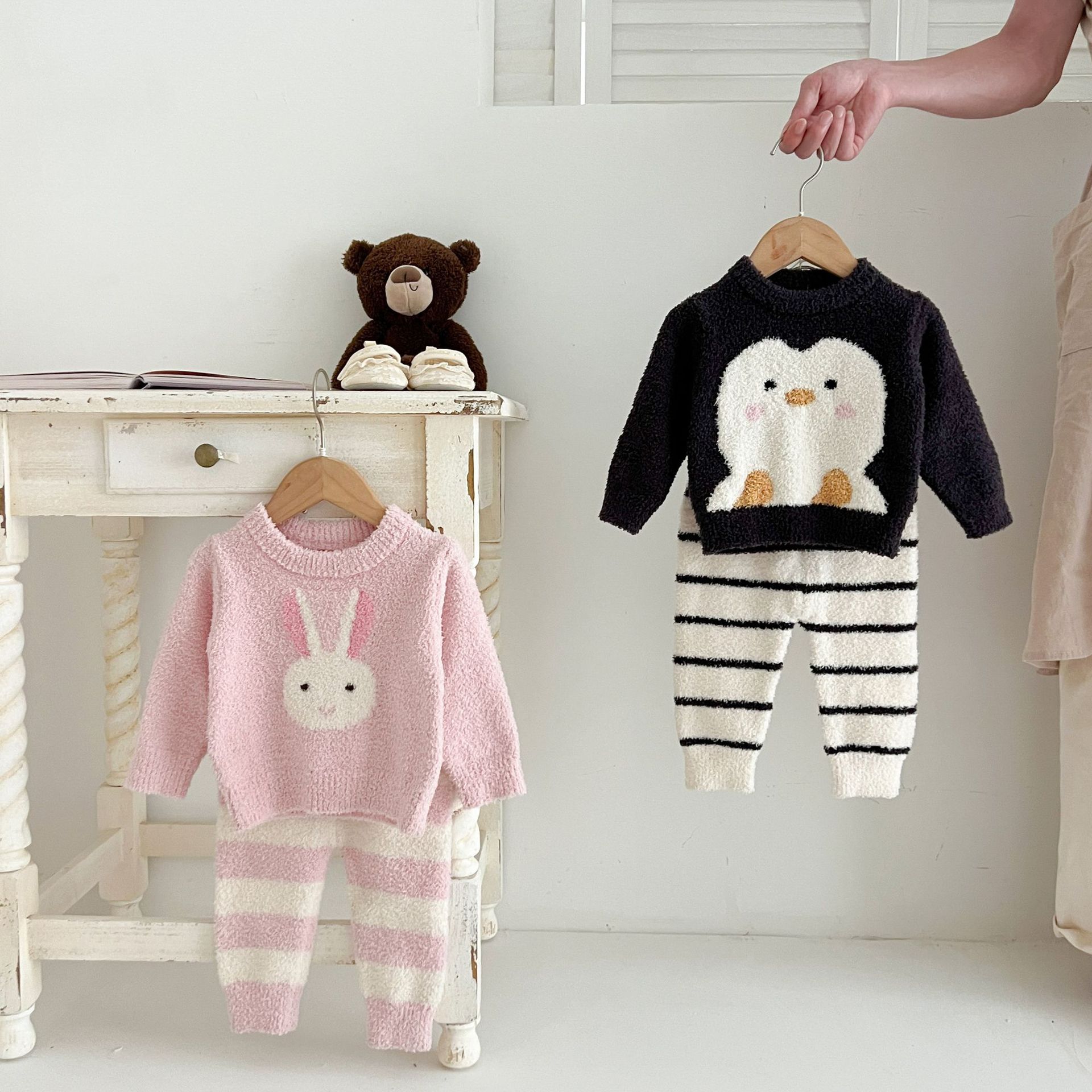 Infants and Toddlers Korean Style Pajamas for Boys and Girls Cartoon Bunny Penguin Soft and Warm Autumn and Winter Home Clothes Set