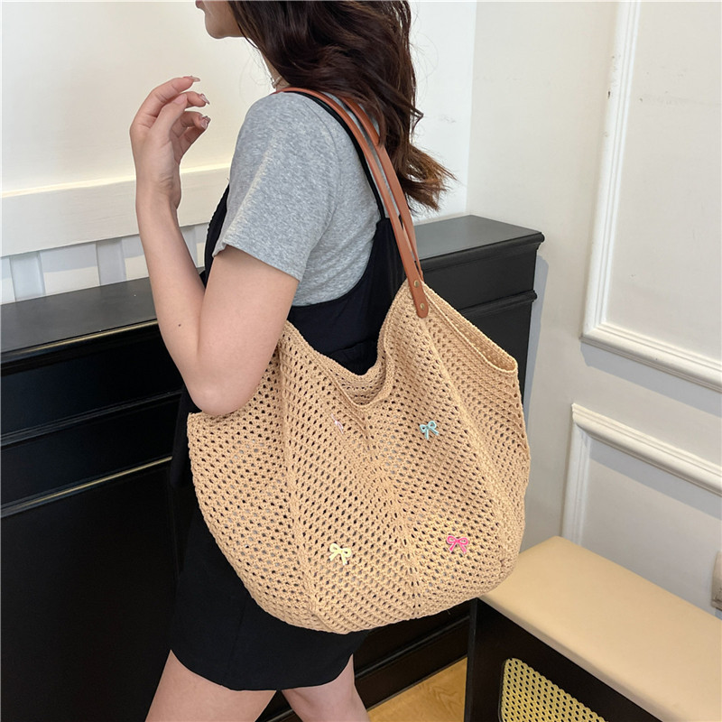 Viaje junto al mar estilo vacaciones bolso de playa tejido hueco mujer 2025 verano nuevo bolso tejido de paja bolso de alta capacidad