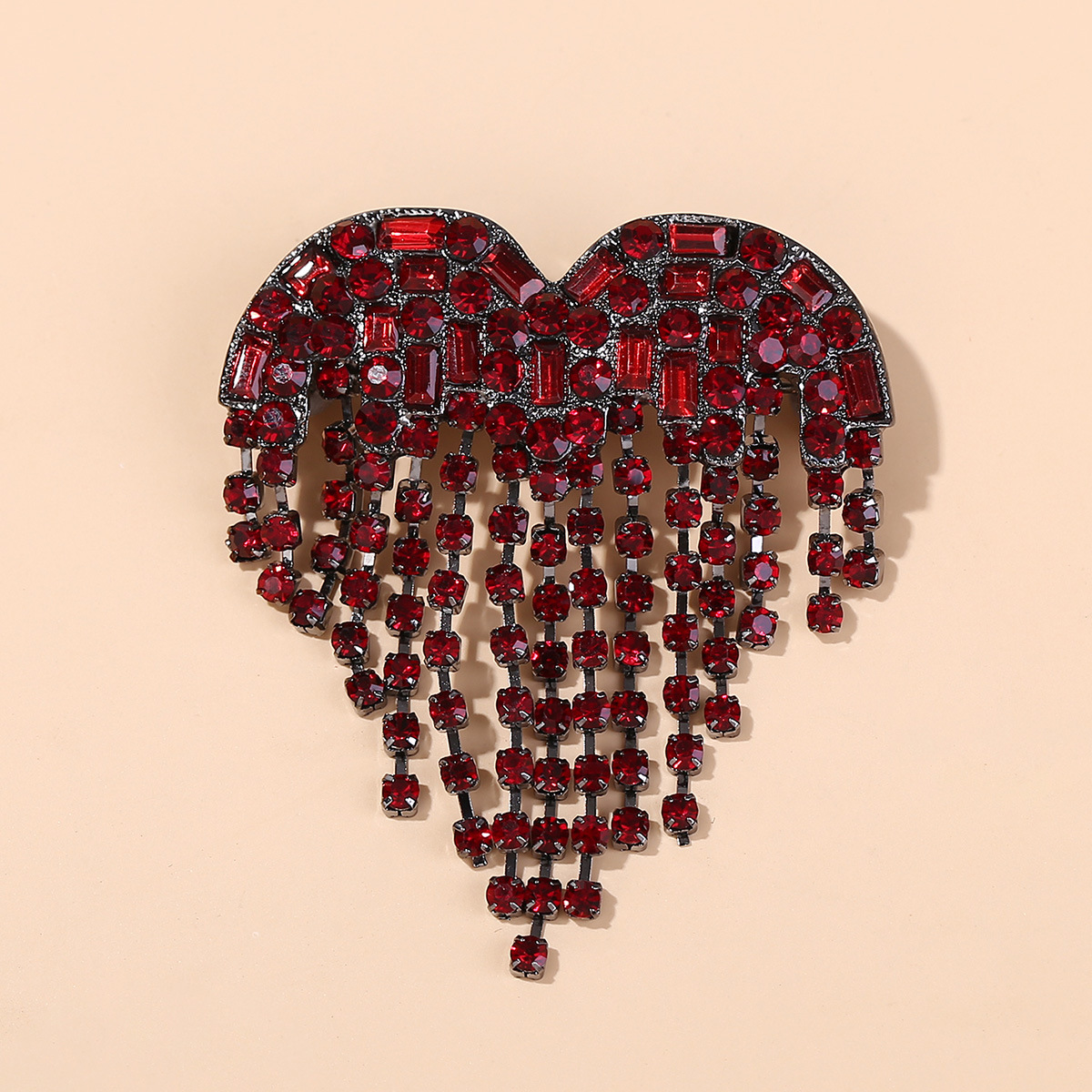 Explosiones transfronterizas de moda bordilla amor broche de cadena de garra temperamento accesorios de ropa broche de collar de pecho rojo damas