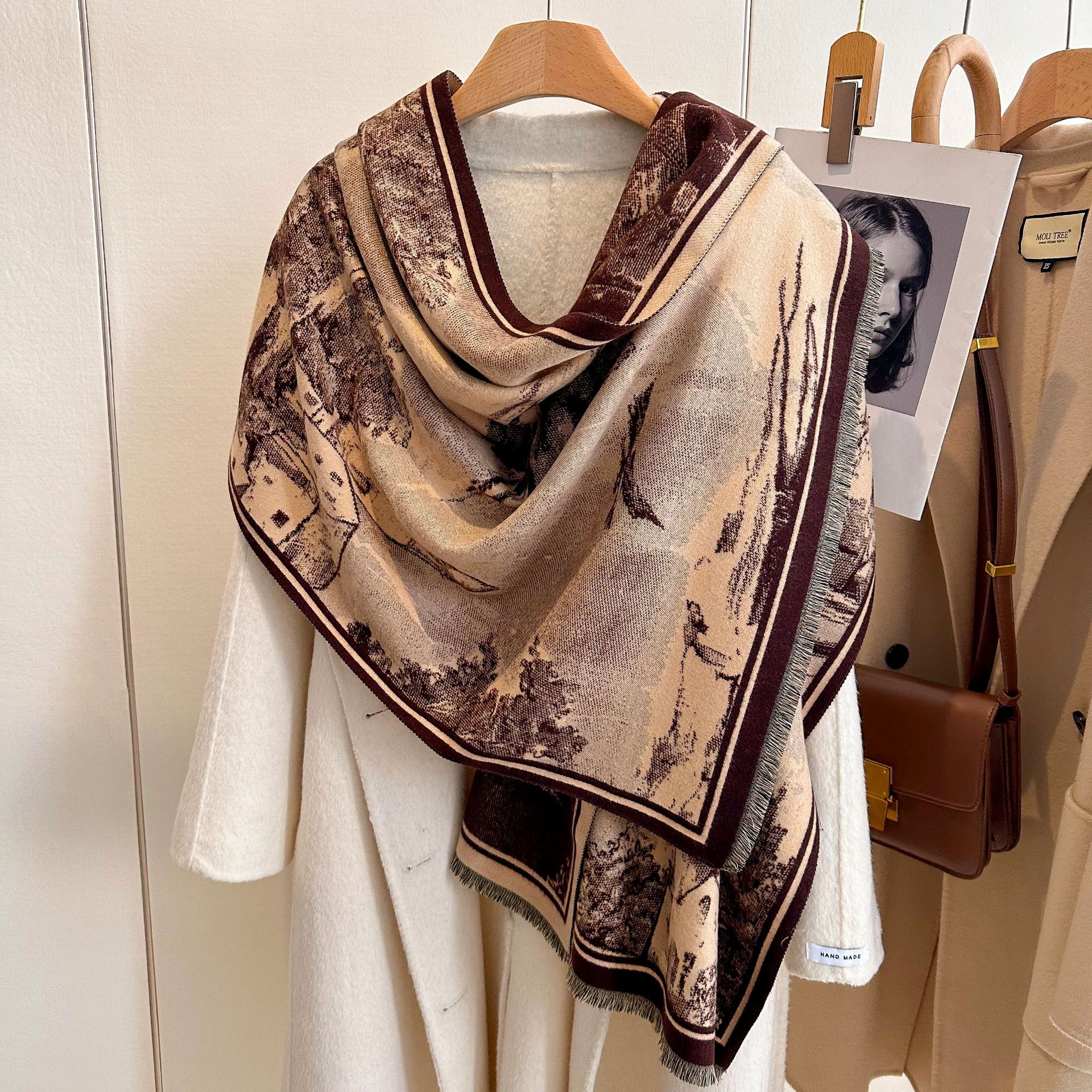 Ventas transfronterizas de bufandas calientes temperamento de moda corto bordado bufandas largo otoño y invierno explosivo estilo nacional imitación chal de cachemira