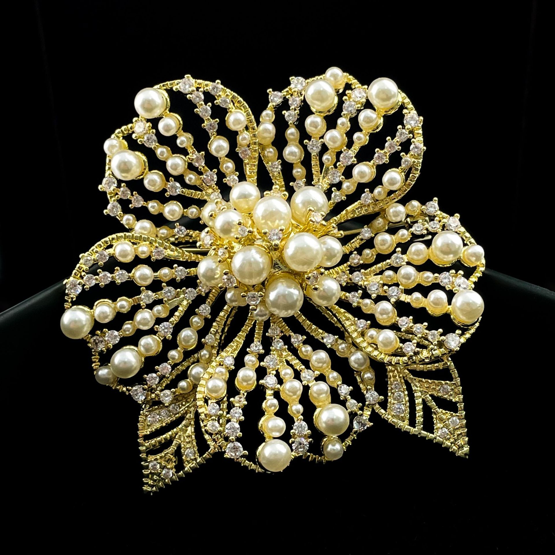 Classic Statement Crystal Brooch For Women High End Pin Jewellery_voghion.com
