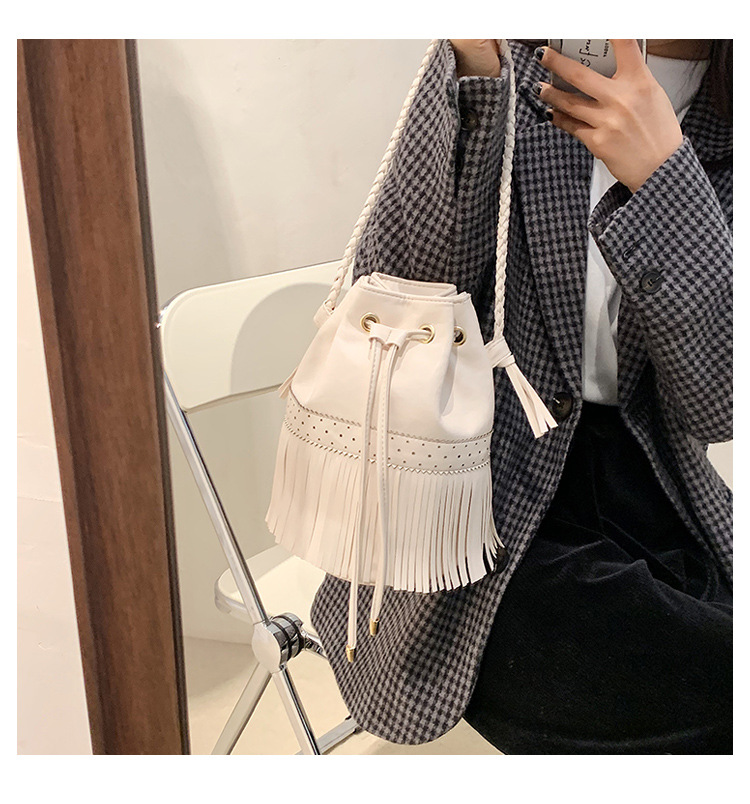 New Trendy Texture Fashion Messenger Bucket Bag display picture 14