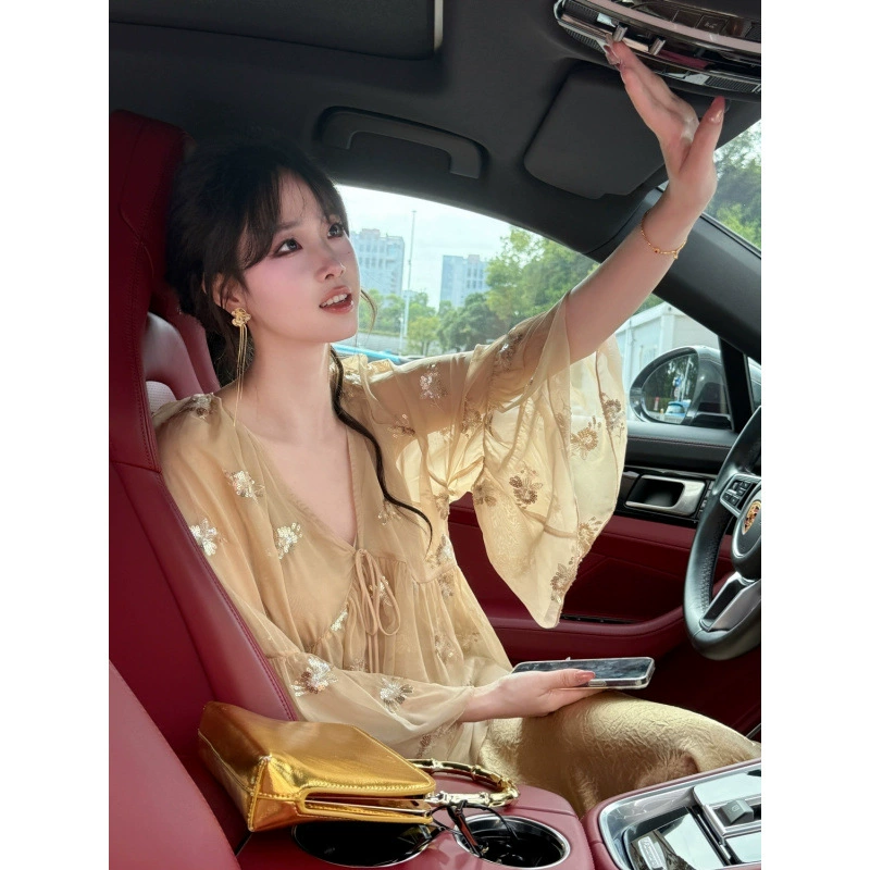 Рубашка милая и нежная, с мягкой и без костей атмосферой. Новый крутой и супер сказочный топ с цветочным принтом в корейском стиле.