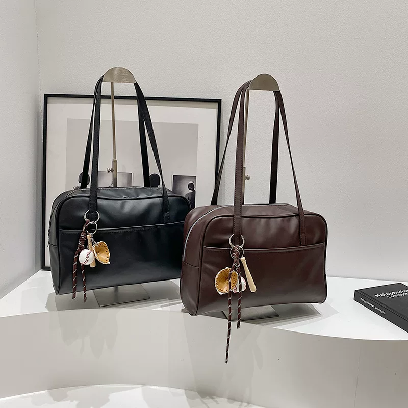 Winter retro capacious shoulder bag, extra large underarm bag