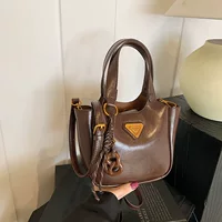 Модная сумка через плечо с одним плечом