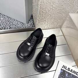 巴黎26春新款女士真皮时尚休闲大头德比鞋厚底5cm金属装饰乐福鞋