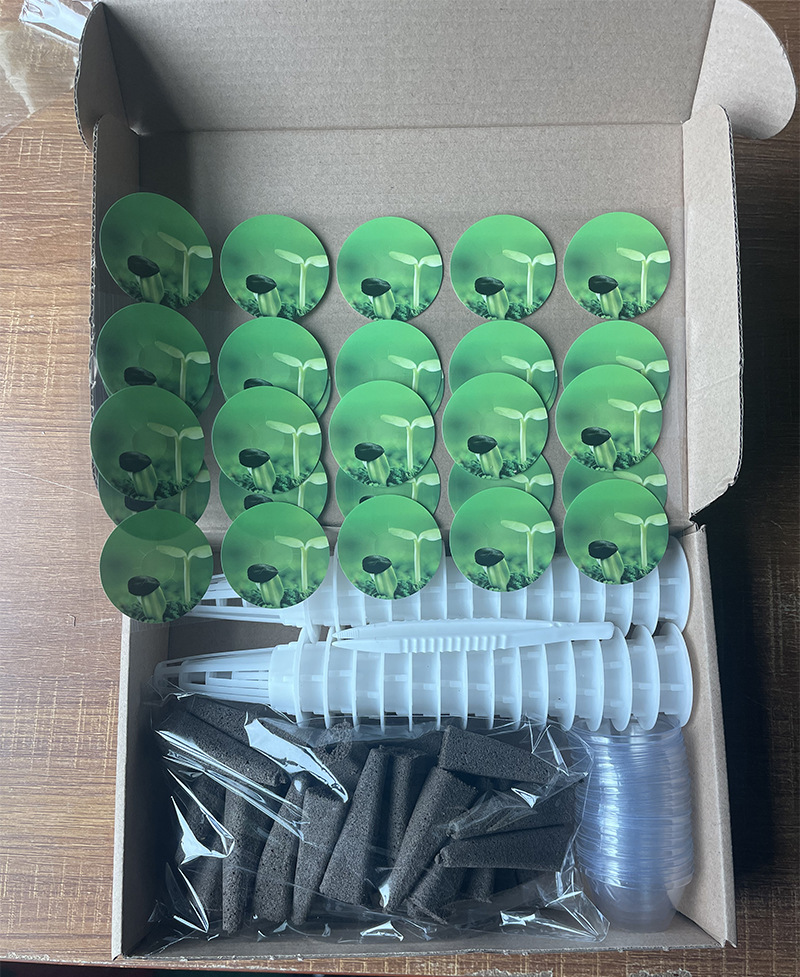 사각 식재 면 30개 + 화분바구니 30개 + 묘목커버 30개 + 차양스티커 30개 + 핀셋 1개 (비행기 상자에 포장)