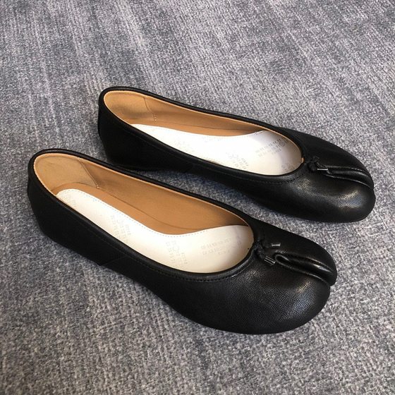 One-piece delivery ballet horseshoe toe shoes women's slip-on retro pig's feet flat comfortable shallow mouth single-layer shoes women's shoes fashion