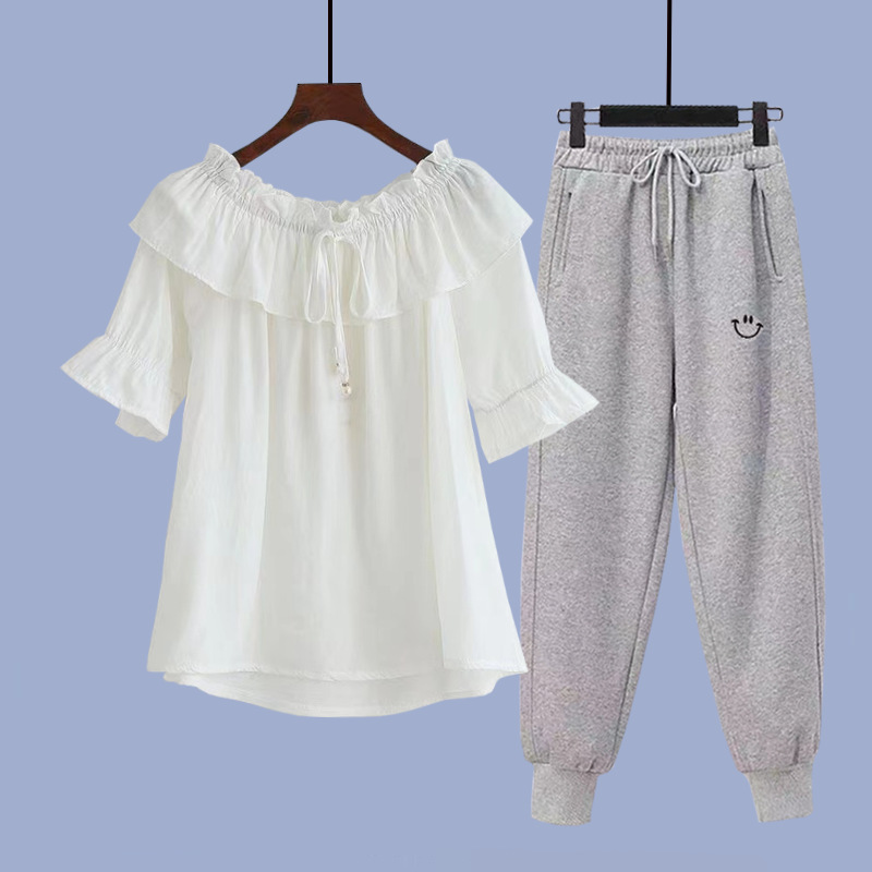 White trousers, with short sleeve