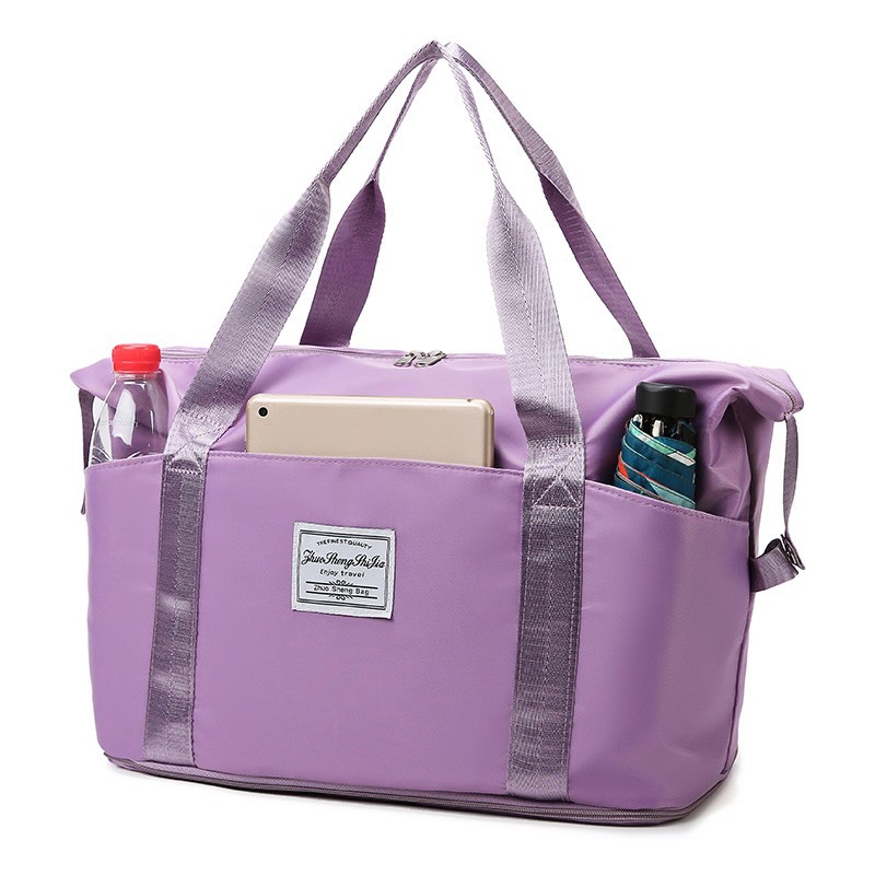 Capacious travel bag